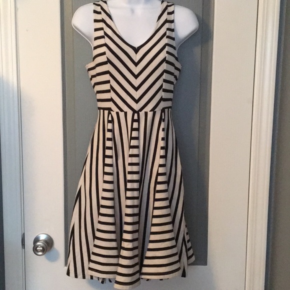 Dresses & Skirts - Anthropologie Gorgeous striped dress